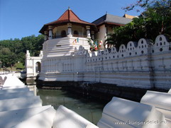 Храм Священного Зуба Будды и королевский дворец