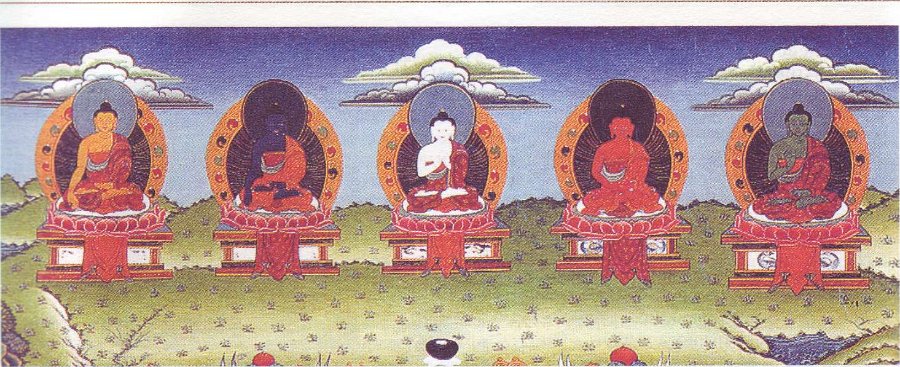 Пять Татхагат: Вайрочана(белый), Акшобхья(синий), Ратнасамбхава(жёлтый), Амитабха(красный), Амогхасиддхи (зелёный)  