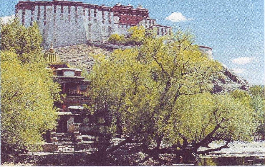 Потала. Дворец Далай-Ламы в Лхасе. Образец тибетского архитектурного искусства.